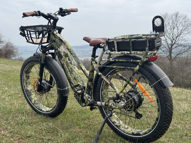 Vadász terep eBike vízpart közelében terephasználatra